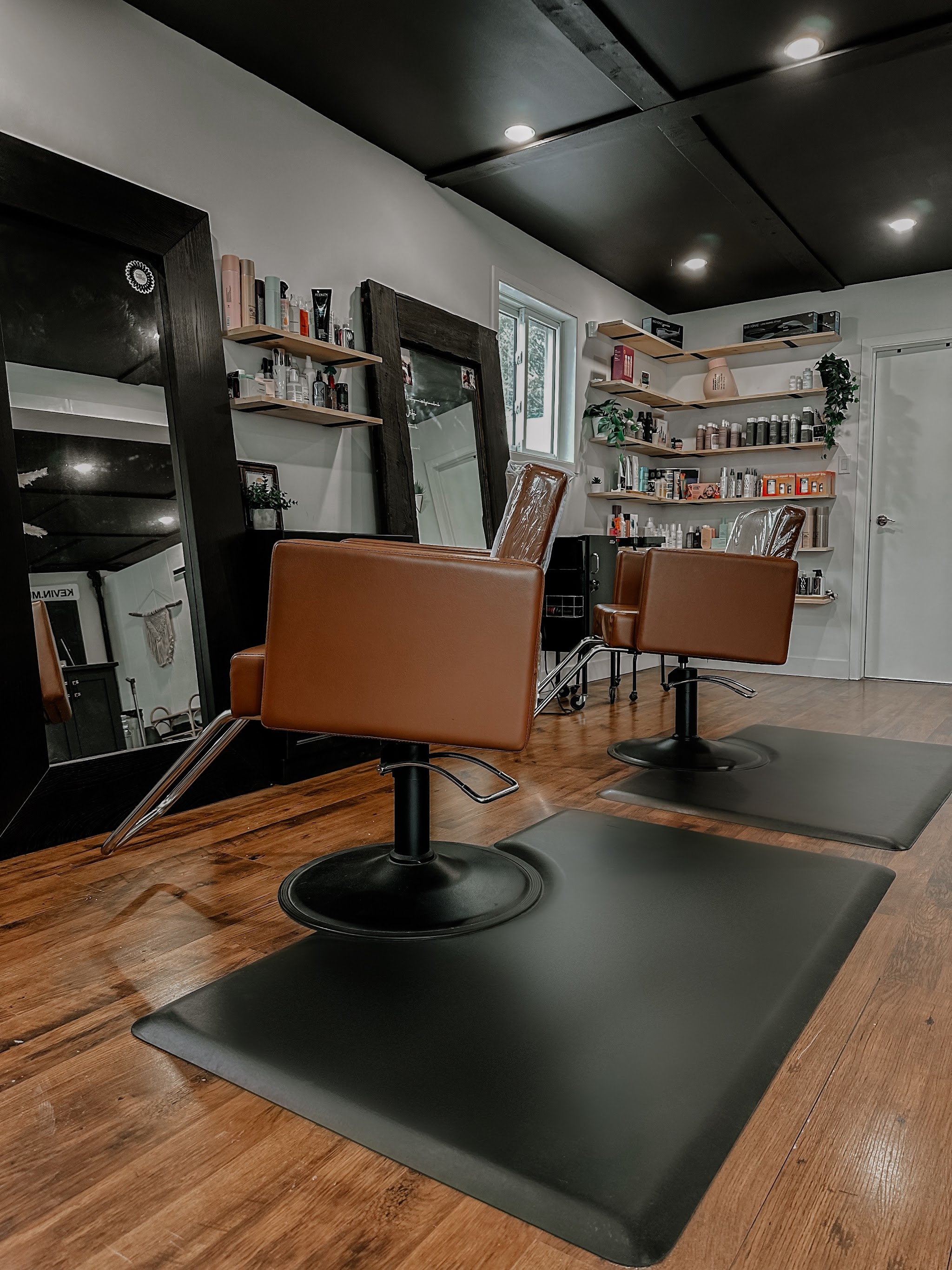 Inside A Blonde And A Brunette salon in Midland